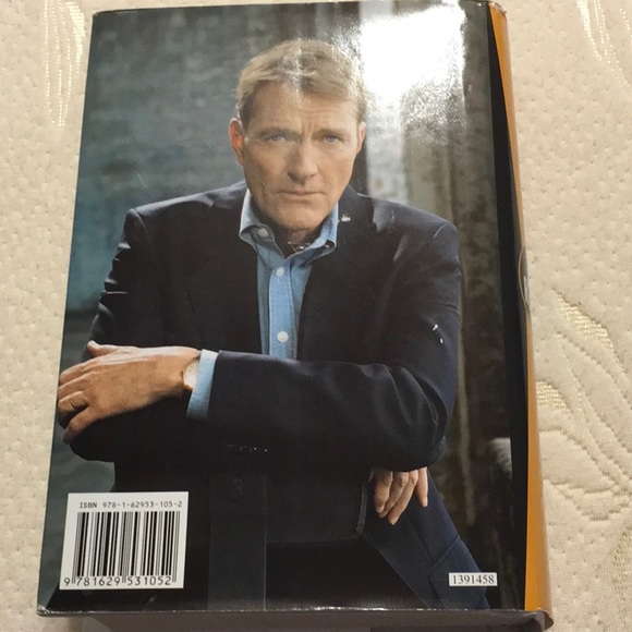 NWT, HARDCOVER,THRILLER/MYSTERY,Jack Reacher Series, by Lee Child,LARGE PRINT - Picture 4 of 5